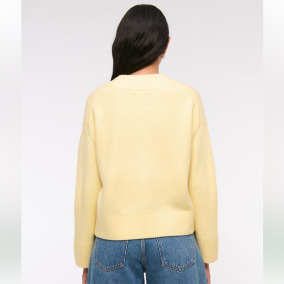 Abercrombie Women’s Yellow V-Neck Sweater - Picture 3 of 6